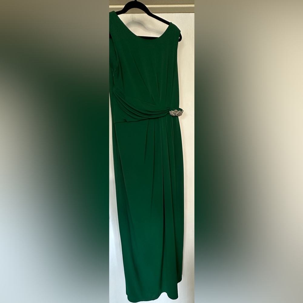 Ellen Tracy Elegant Evening Gown